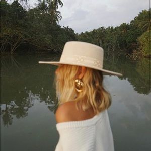 Lack of color THE SIERRA hat